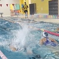 No a hurá na druhou stranu bazénu....